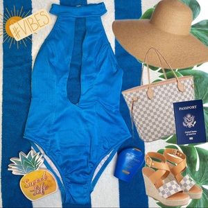 🆕Venus Sexy Chic Deep Plunging One Piece Swimsuit w/ Cheeky Bottom